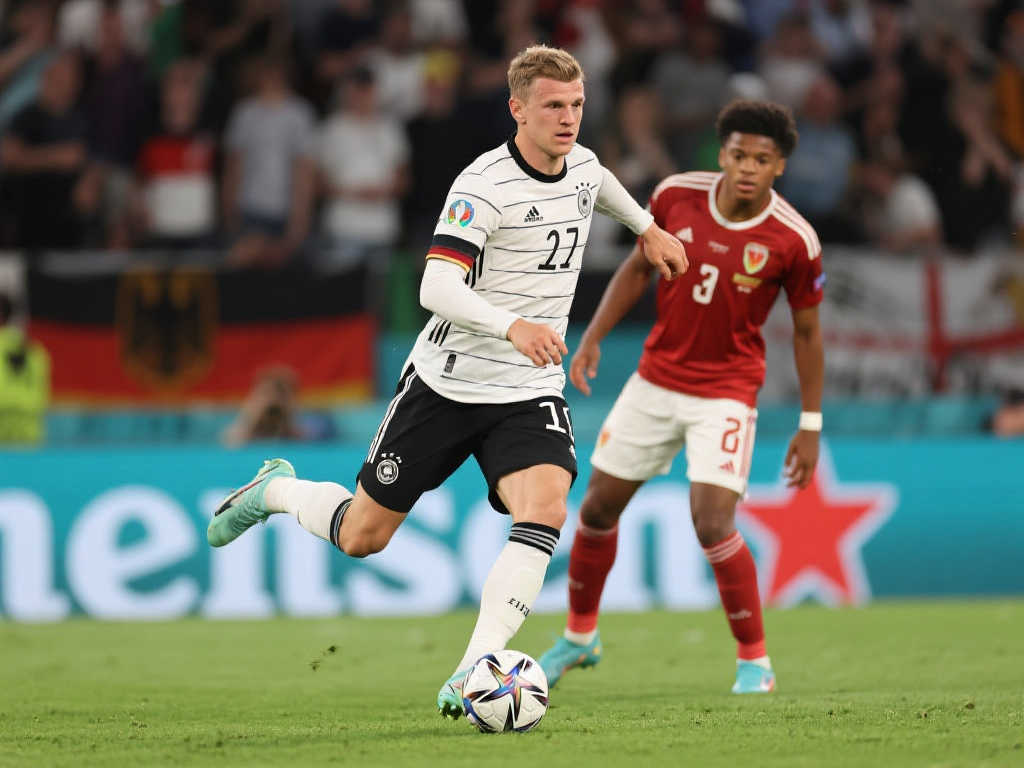 纳格尔斯曼力挽狂澜：磁卡重生，教练与球员共创辉煌！